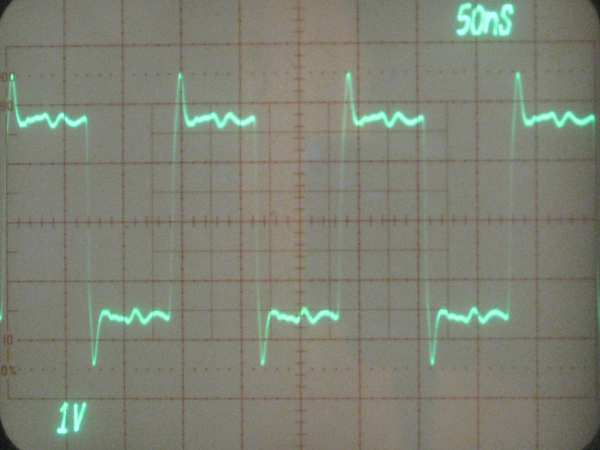 Waveform from the Si570 VFO